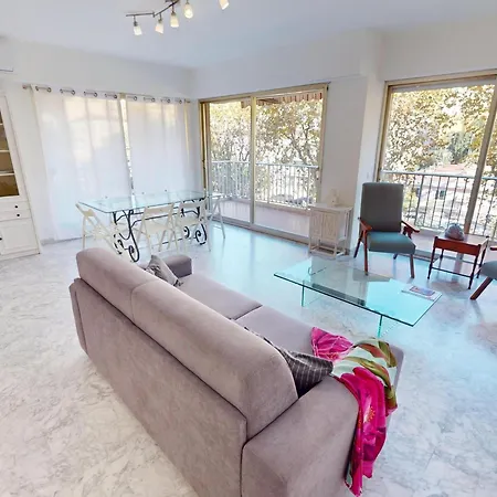 Spacieux 2p Centre Avec Terrasse, Clim Et Parking Prive - Fr-1-196-370 *