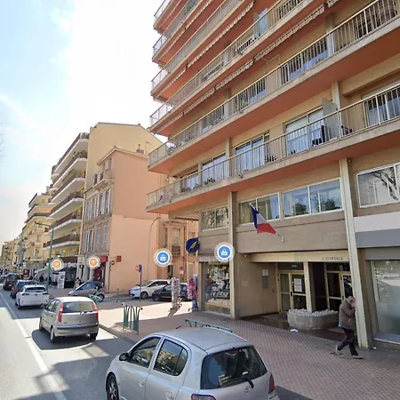 Spacieux 2p Centre Avec Terrasse, Clim Et Parking Prive Мантон