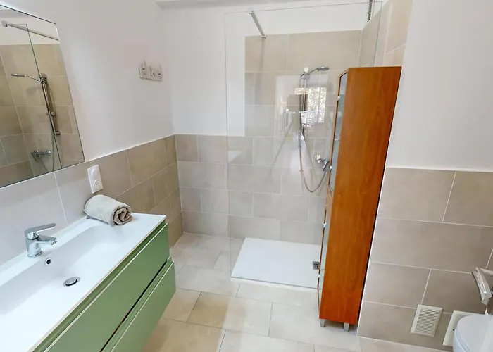 Apartment Spacieux 2p Centre Avec Terrasse, Clim Et Parking Prive - Fr-1-196-370 Menton