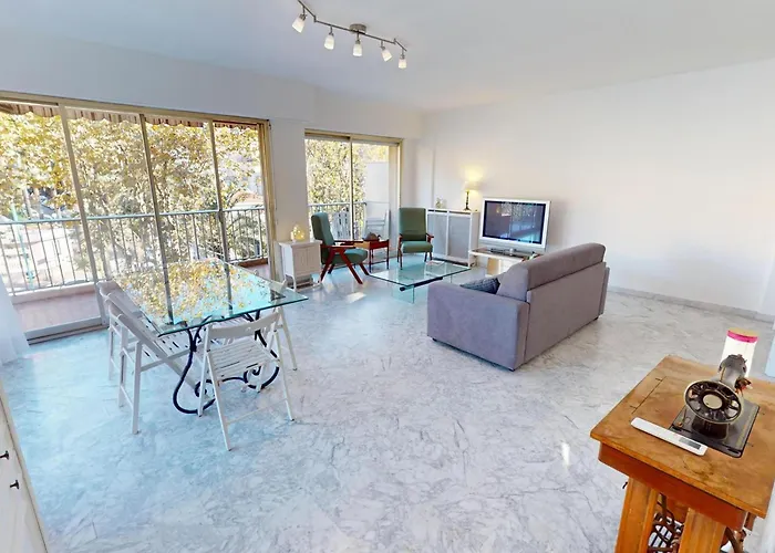 Spacieux 2p Centre Avec Terrasse, Clim Et Parking Prive - Fr-1-196-370