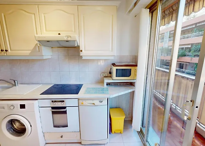 Апартаменти Spacieux 2p Centre Avec Terrasse, Clim Et Parking Prive - Fr-1-196-370 *