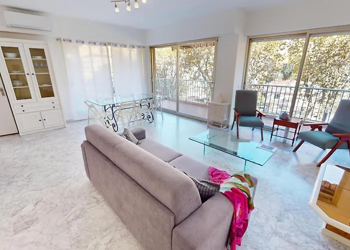 Spacieux 2p Centre Avec Terrasse, Clim Et Parking Prive - Fr-1-196-370 *